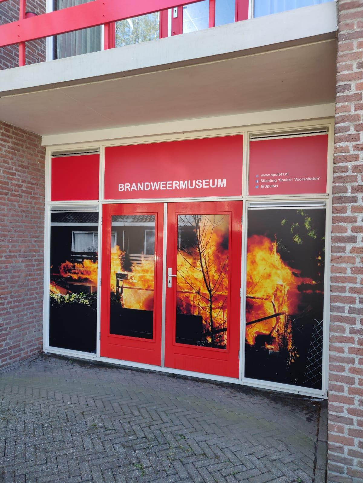 De ingang van het brandweermuseum Voorschoten.